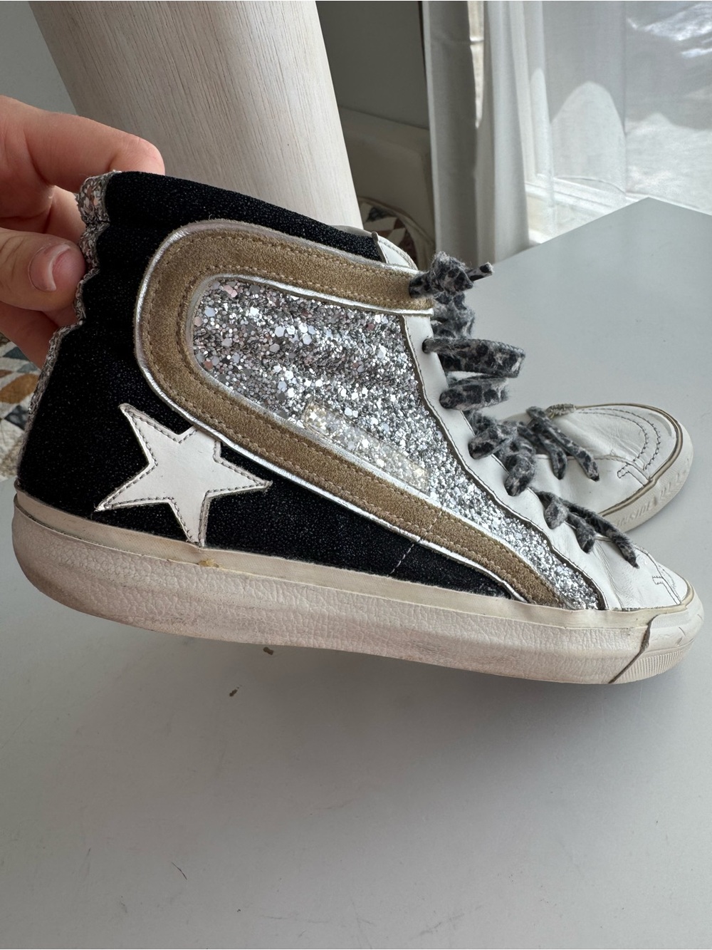 Golden Goose Mid Star High Top Sneakers
High-Top Glitter Star Sneakers 10, 5 - Picture 15 of 17